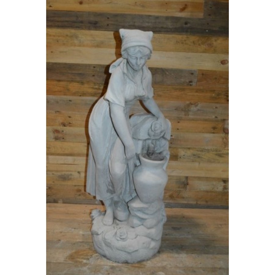 Betonnen beeld vrouw met waterkruik in klassieke stijl-1