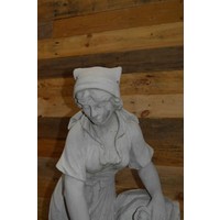 thumb-Betonnen beeld van vrouw met kruik bij waterbron – sierlijk tuinbeeld-2