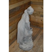 thumb-Betonnen beeld van vrouw met kruik bij waterbron – sierlijk tuinbeeld-3