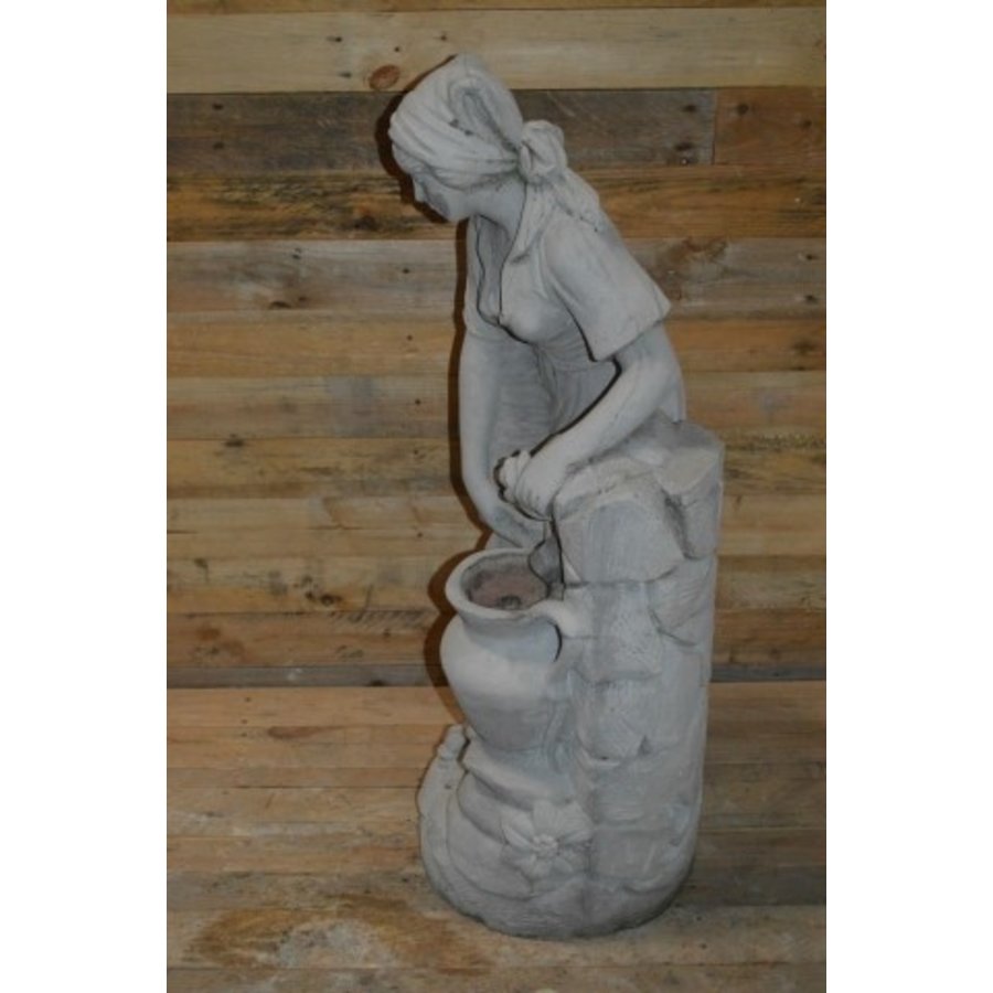 Betonnen beeld vrouw met waterkruik in klassieke stijl-4