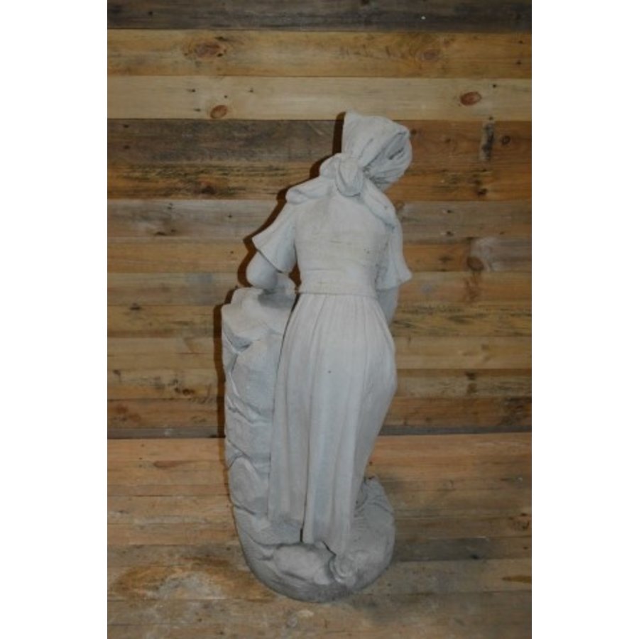Betonnen beeld vrouw met waterkruik in klassieke stijl-5
