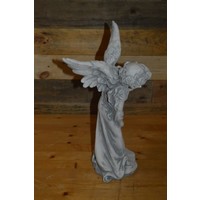 thumb-Betonnen beeld elfje met bloemen en vleugels-3