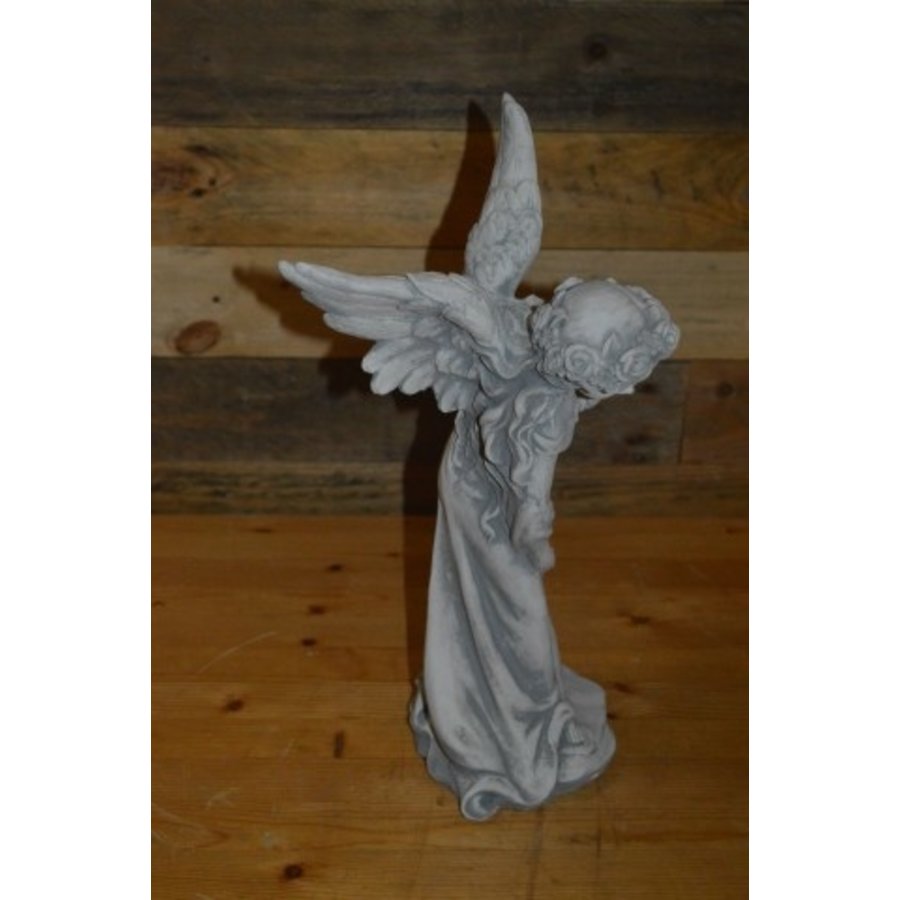 Betonnen beeld elfje met bloemen en vleugels-3