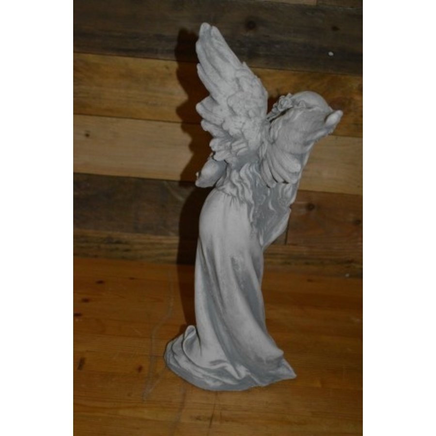 Betonnen tuinbeeld van elfje met bloemen en diadeem – sierlijk fantasiebeeld-4