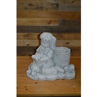 thumb-Betonnen bloembakje van zittend meisje met dieren bij bloemenmand – decoratief tuinbeeld-1