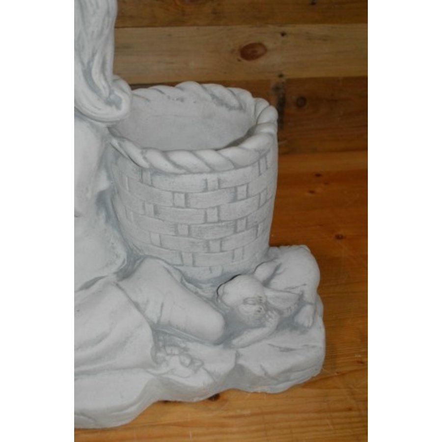 Betonnen bloembakje van zittend meisje met dieren bij bloemenmand – decoratief tuinbeeld-2