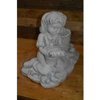 thumb-Betonnen bloembakje van zittend meisje met dieren bij bloemenmand – decoratief tuinbeeld-4