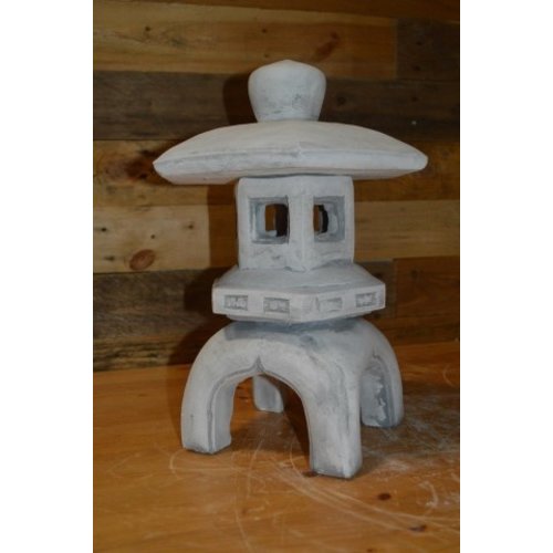 Klein Japans huisje van beton 