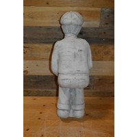thumb-Boertje zittend op rand of kar – decoratief betonnen tuinbeeld-4