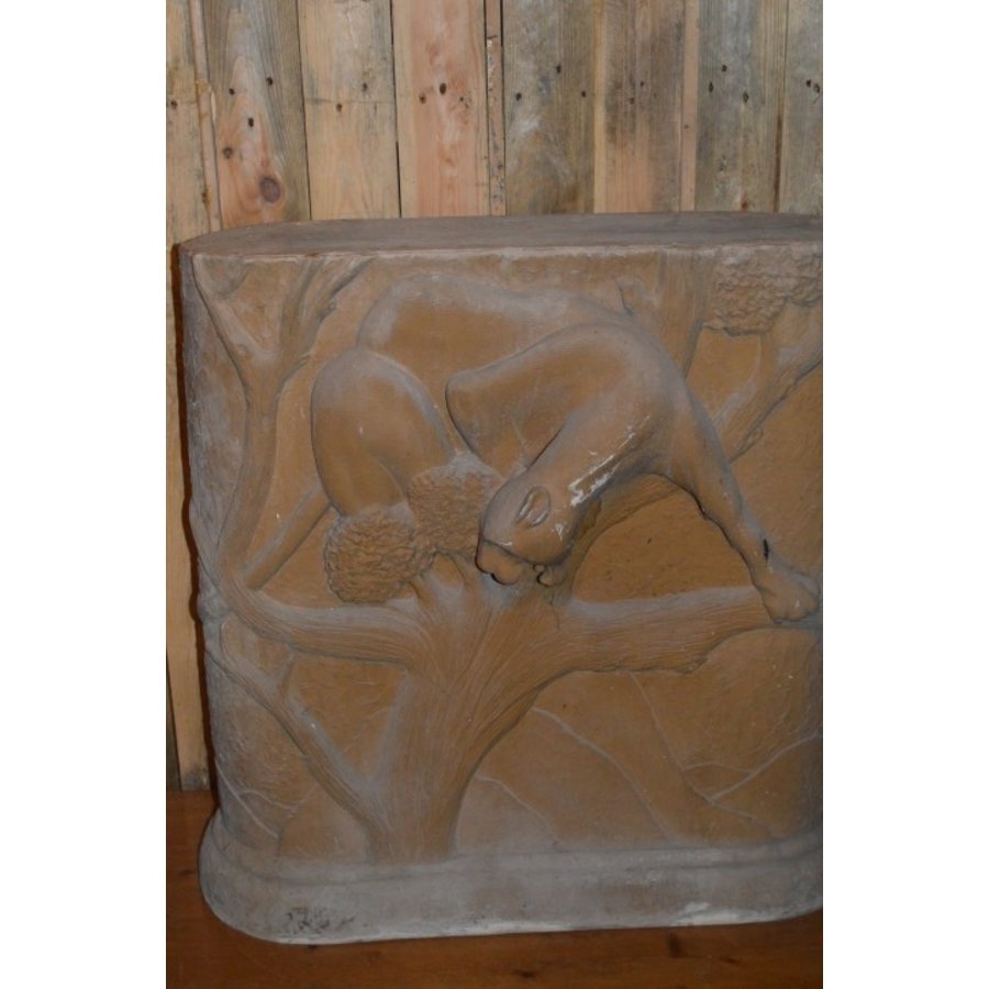 Decoratieve kunststof zuil met poema in boom tuinbeeld-2