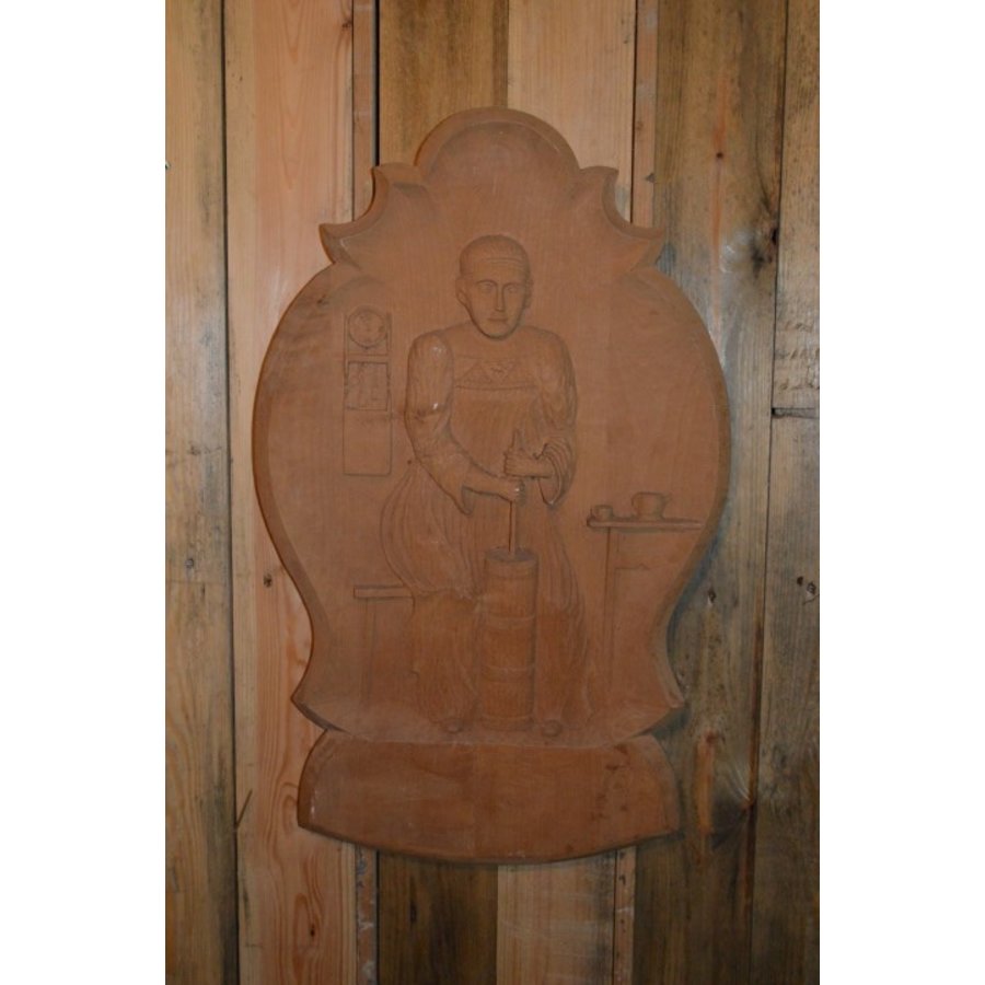 Vintage houten wandbord met vrouw en karnton-1