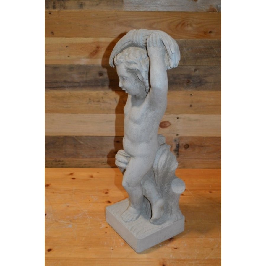 Betonnen beeld van jonge man die het jaargetijde zomer uitbeeldt – tuinbeeld uit serie seizoenen-2