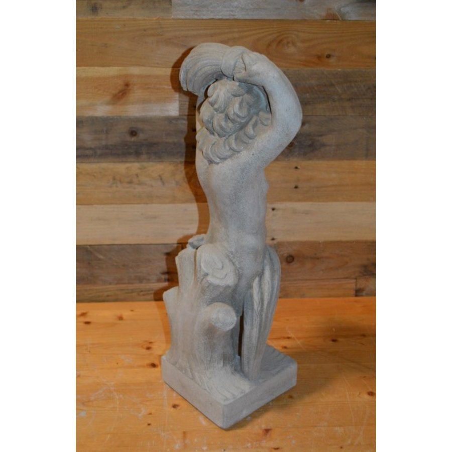 Betonnen beeld jonge man jaargetijde zomer tuinbeeld-4