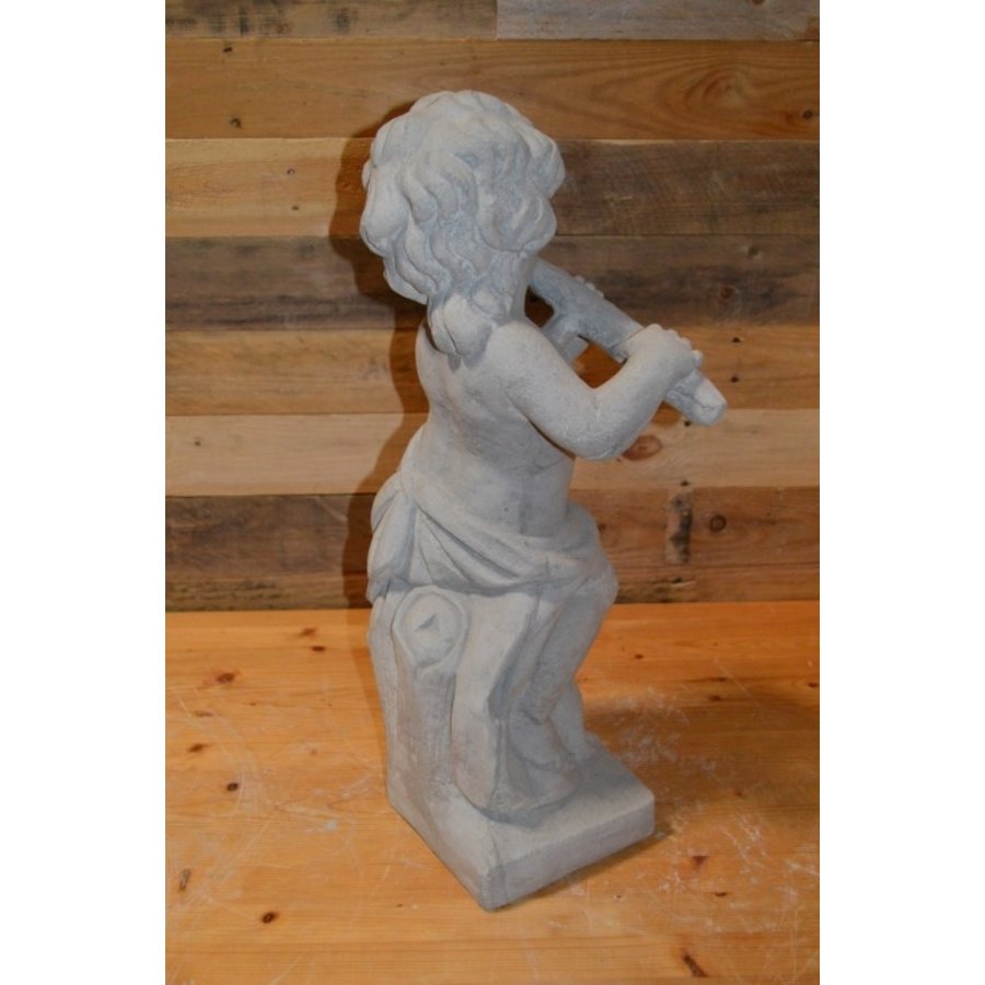 Betonnen tuinbeeld van jongeling met dwarsfluit – muzikale decoratie voor buiten-4