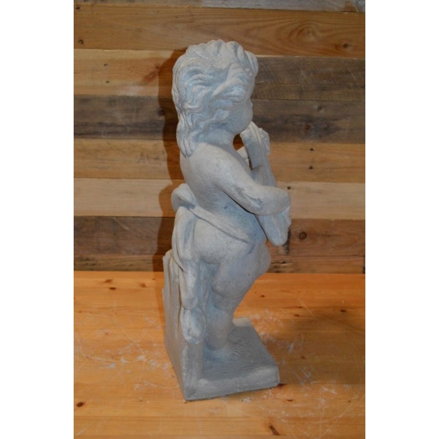 Jongeling met gitaar betonnen tuinbeeld-4