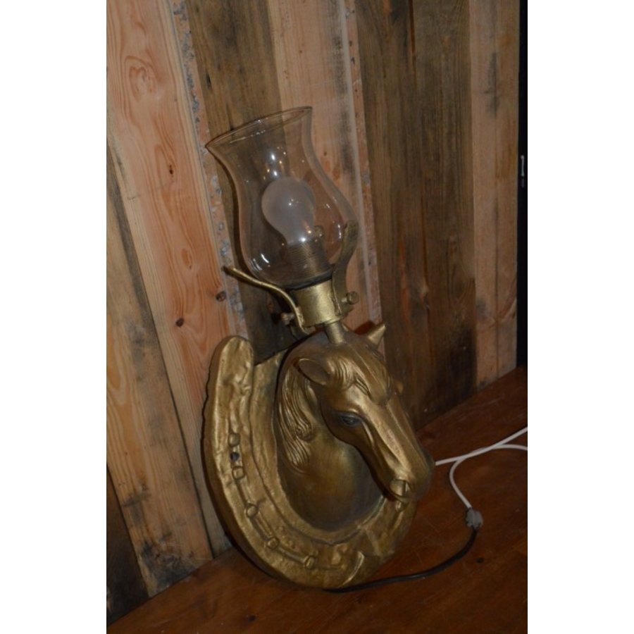 Wandlamp in de vorm van een hoefijzer met paardenhoofd-1