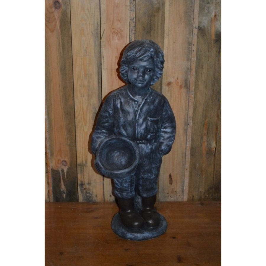 Jongetje met schaal decoratief beeld voor plantje-1