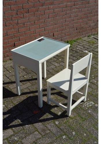Retro schooltafeltje met stoeltje 