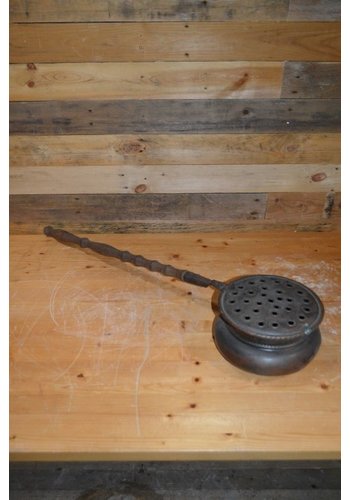 Antieke beddenpan met eiken steel 