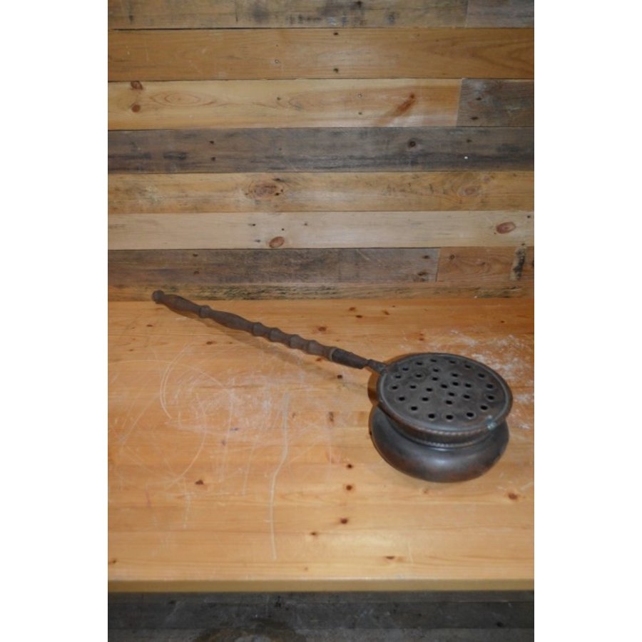 Antieke koperen beddenpan met eiken steel-1