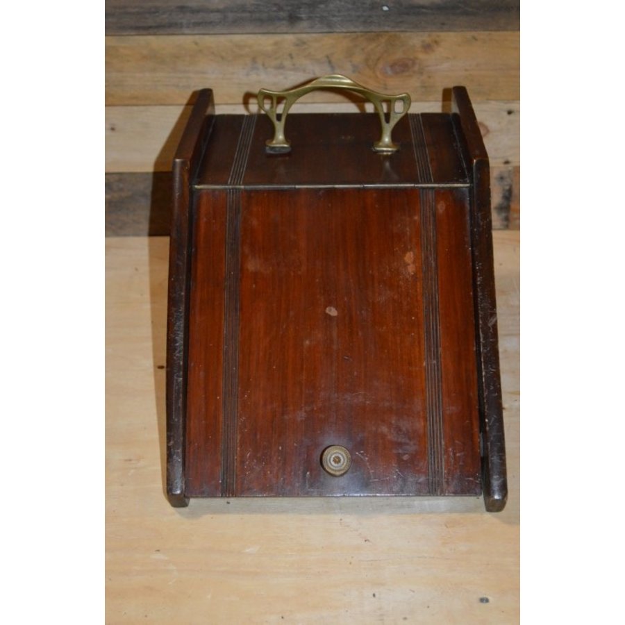 Retro kolenbak met houder voor een schopje-2