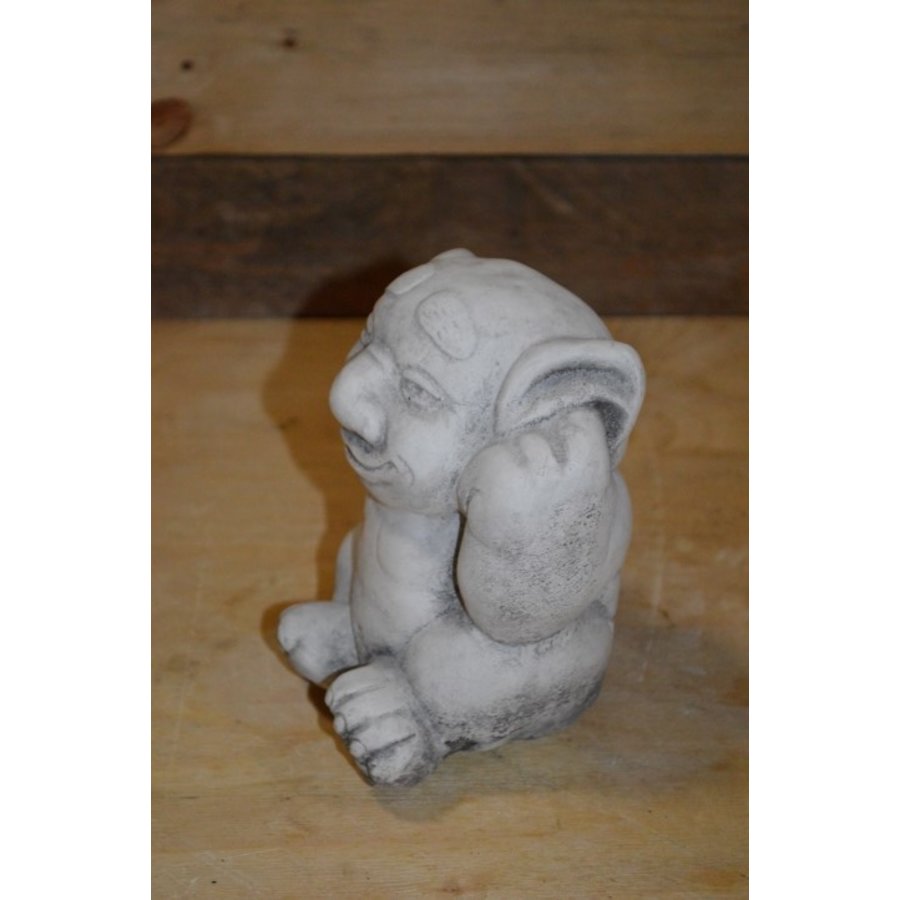 Grappig betonnen trol beeldje voor tuin of interieur als humoristisch cadeau-2