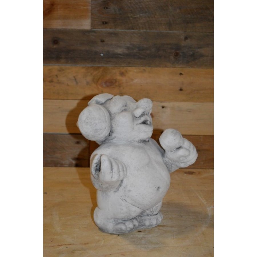 Diskjockey trol van beton met koptelefoon-2