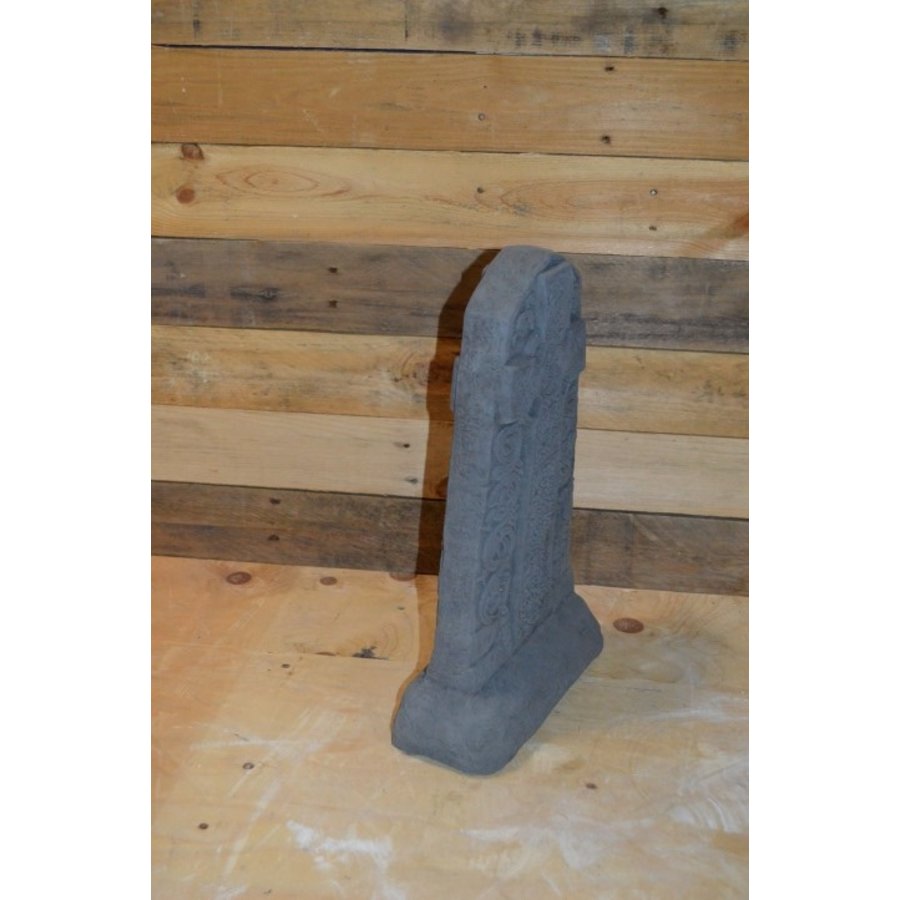 Keltisch kruis tuinornament met reliëf aan beide zijden-3