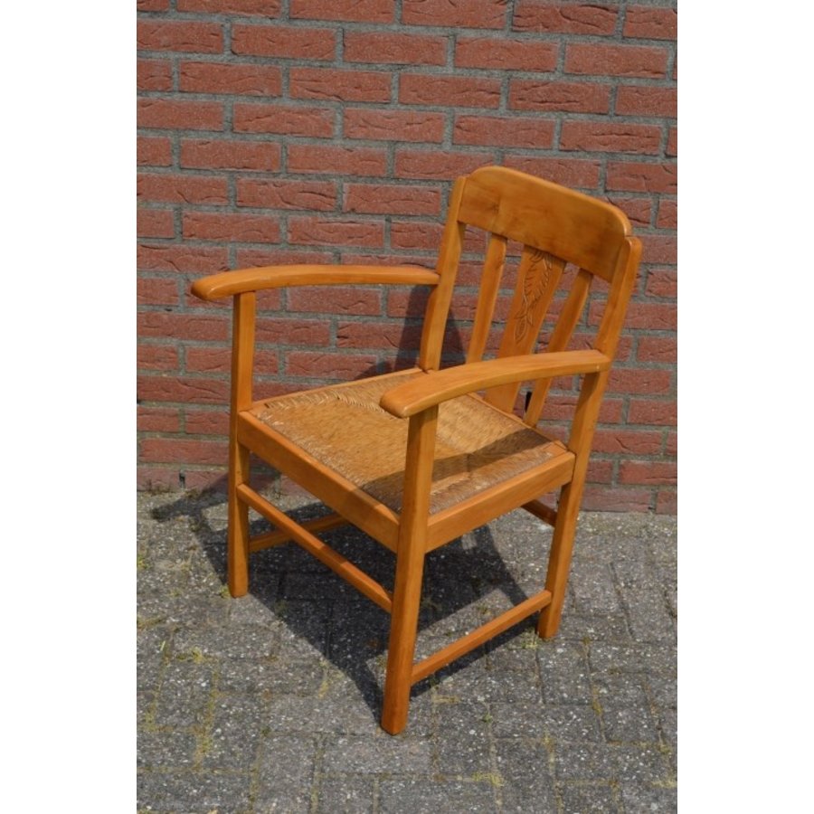 Schitterende vintage armstoel van beukenhout met biezen zitting-3