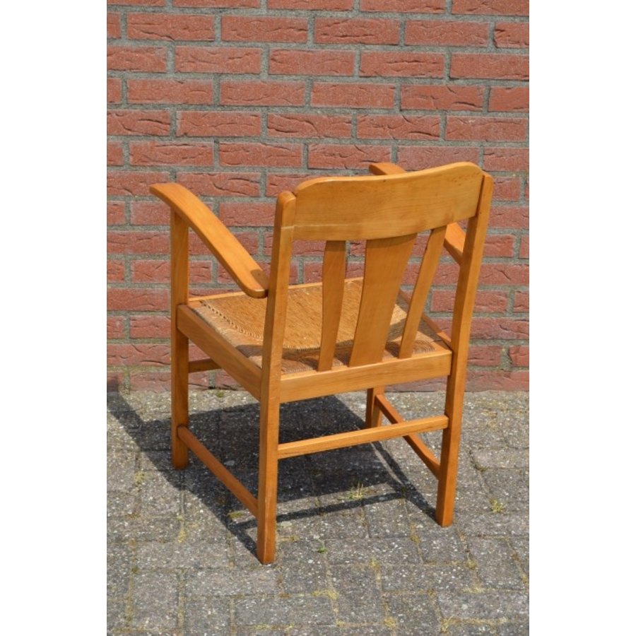 Schitterende vintage armstoel van beukenhout met biezen zitting-6