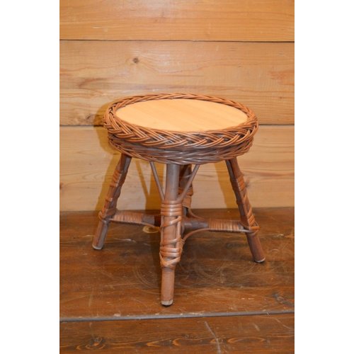 Rieten poppentafeltje 