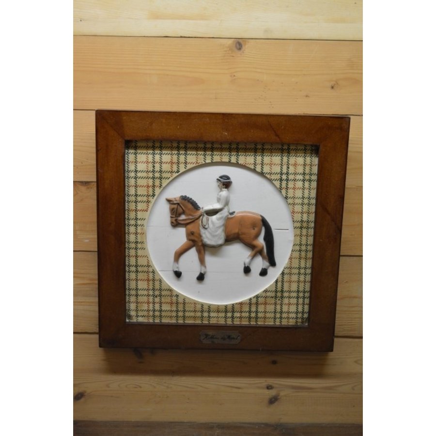 Set van twee tegelschilderijtjes “Kokkina du Mossel” met man en vrouw te paard-2