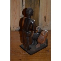 thumb-Houten beeldje van een trommelaar met drums uit Ghana-3