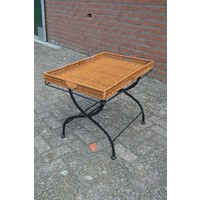 thumb-Vintage pitrieten dienbladtafel met smeedijzeren onderstel-2