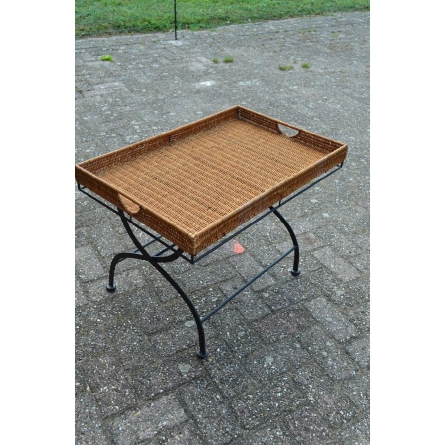 Vintage pitrieten dienbladtafel met smeedijzeren onderstel-3