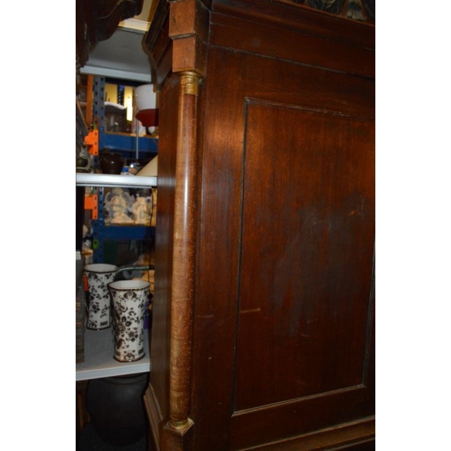Antiek kabinet rond 1900 met grote kuif, klauwpoten en veel bergruimte-2