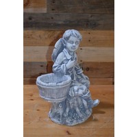 thumb-Betonnen beeld jongetje met hond en ton als plantenbak-2