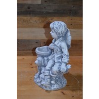 thumb-Betonnen beeld jongetje met hond en ton als plantenbak-4