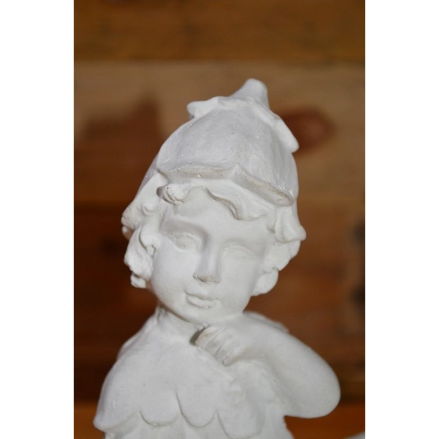 Betonnen beeld elfje met bloemenwagentje plantenbakje-2