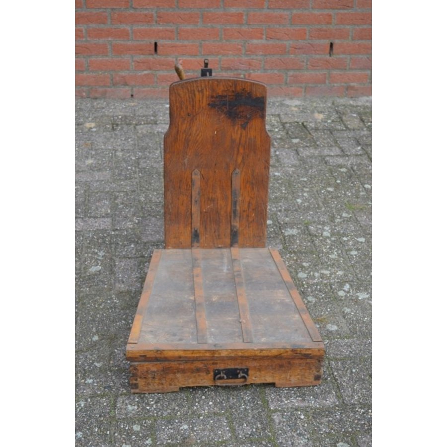 Antieke bascule weegschaal met eikenhouten frame-2