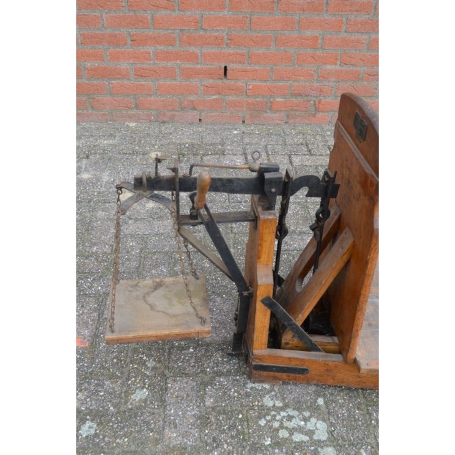 Antieke bascule weegschaal met eikenhouten frame-3