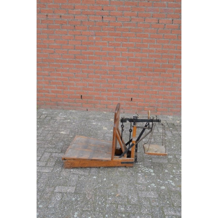 Antieke bascule weegschaal met eikenhouten frame-9
