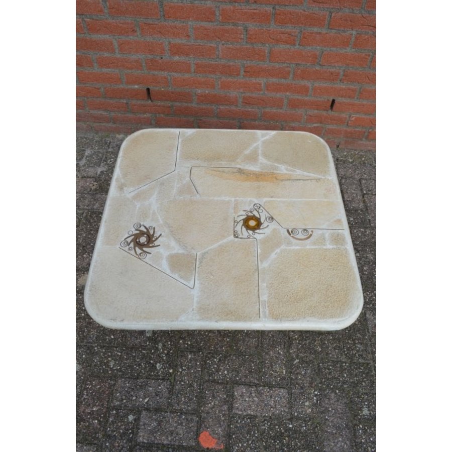 Brutalist salontafel – Kingma design met natuursteen en messing-2