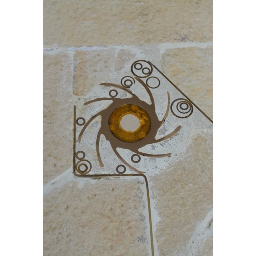 Brutalist salontafel – Kingma design met natuursteen en messing-3