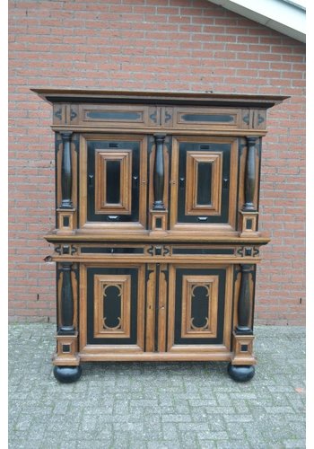 Antieke kolommenkast 