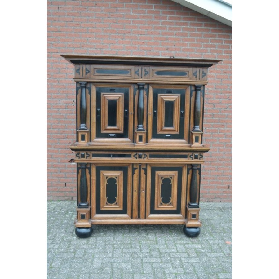 Antieke eiken kolommenkast met verborgen vakken-1
