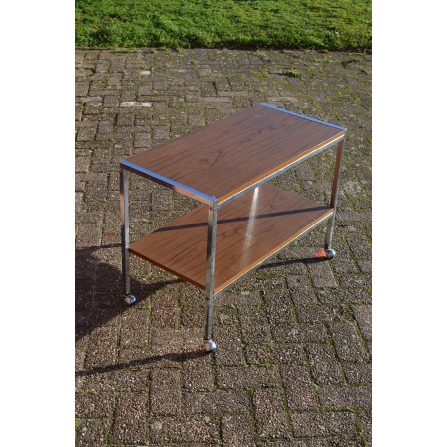 Vintage Mid Century trolley – Duitse bijzettafel op wielen met walnoot fineer-3