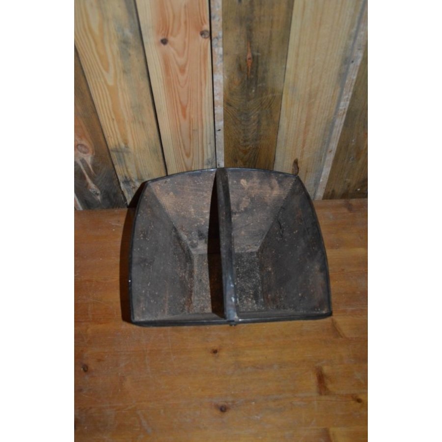 Oud houten rijstbakje met handvat en ijzeren details-6