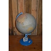 Retro globe met papier kaart
