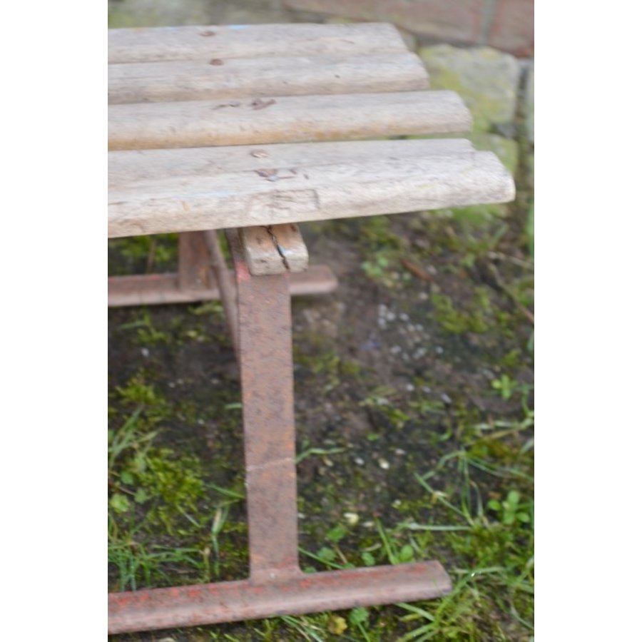 Traditionele houten slee met metalen glijders-2